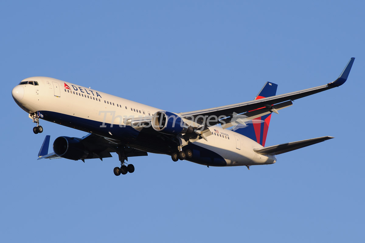 Boeing 767-332/ER N194DN (cn 28451/675)